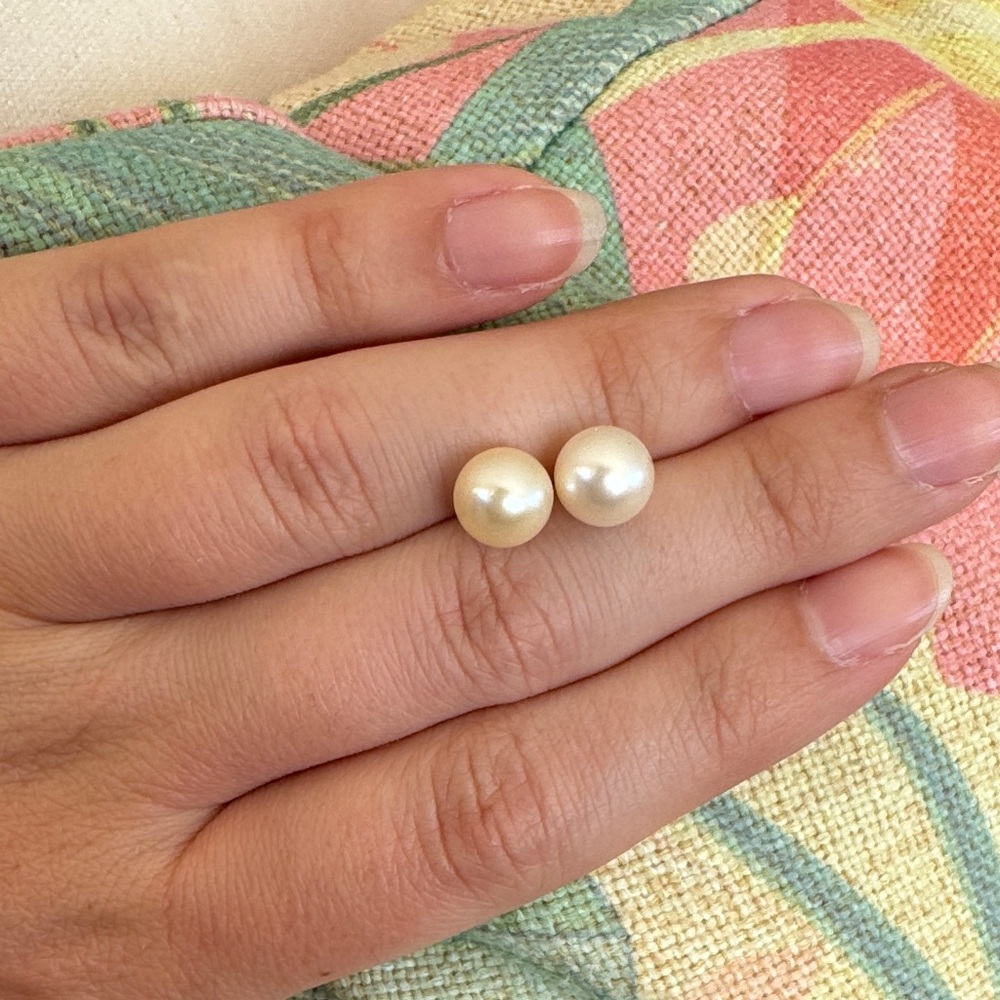 Pearl & 14 karat yellow gold Stud Earrings - Timeless Women’s Jewelry - Picture 3 of 6